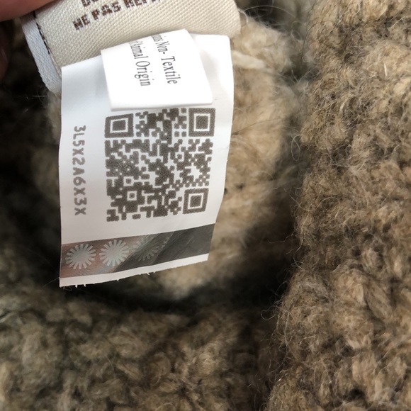 Ugg beanie winter hat O/S - Picture 5 of 9